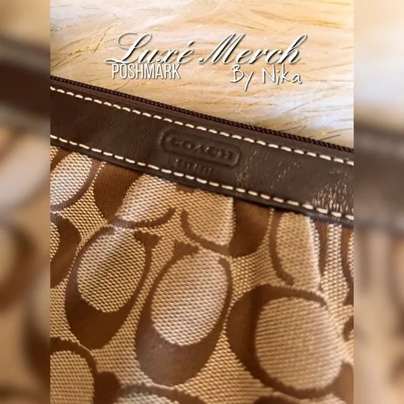 🤎EUC Coach Wristlet🤎 - Picture 5 of 5